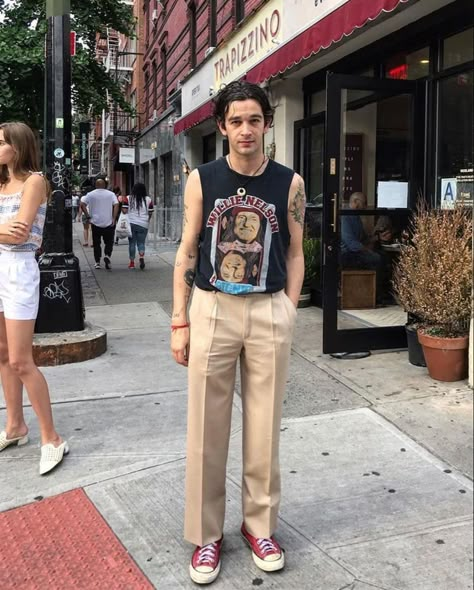 Indie Punk Outfits Men, Masc Lesbian, Matthew Healy, Matt Healy, Matty Healy, Mens Outfit Inspiration, Mens Fashion Streetwear, The 1975, Streetwear Men