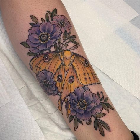 Luna Moth Tattoo Flowers, New School Moth Tattoo, Neo Traditional Lunar Moth Tattoo, Colored Animal Tattoos, Luna Moth And Flowers Tattoo, Purple Moth Tattoo, Flower Moth Tattoo, Comet Moth Tattoo, Moth And Flowers Tattoo