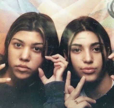 Kourtney Kardashian Young, Kardashian Aesthetic, Young Kim Kardashian, Kim Kardashian And North, Kim And Kourtney, 2000s Era, Childhood Pictures, Jenner Family, 90’s Aesthetic