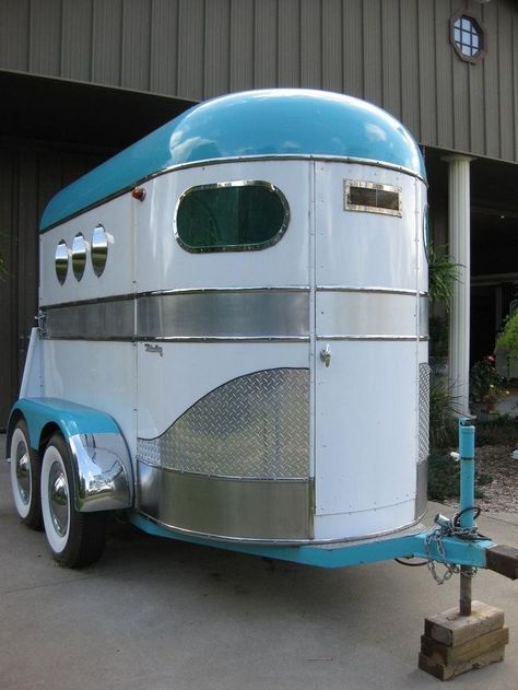 Retro horse trailer 2 Horse Trailer, Converted Horse Trailer, Livestock Trailers, Horseback Riding Lessons, Horse Box, Motorcycle Trailer, Riding Lessons, Two Horses, Horse Trailers