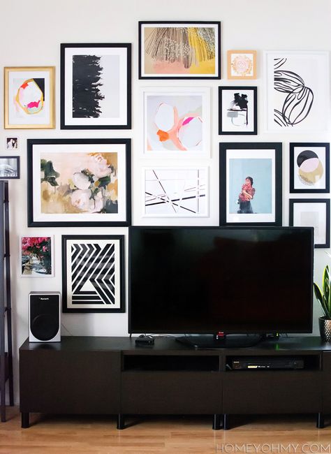 Hawthorne and Main: 14 Ideas + Solutions for a Gallery Wall Behind the TV Wall Behind Tv, Tv Gallery Wall, Tv Wall Decor Ideas, Tv Fal, Gallery Wall Layout, Wall Inspiration, Photo Wall Gallery, Gallery Wall Inspiration, Flat Screen Tv