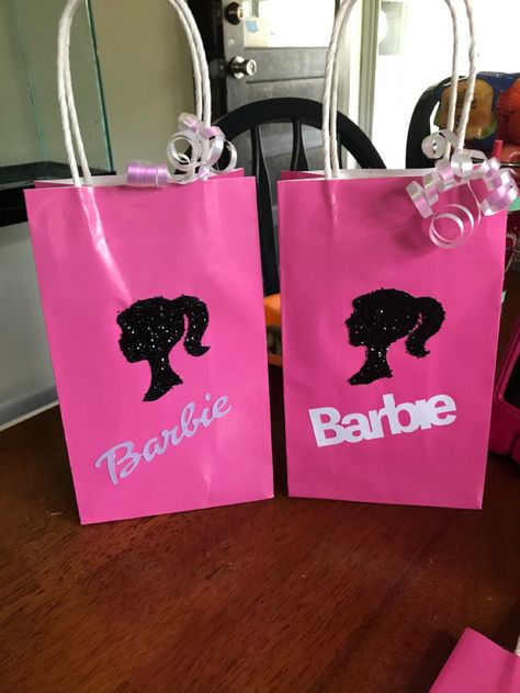 Barbie Goodie Bags, Barbie Theme Party, Birthday Barbie, Barbie Inspired, Barbie Birthday Party, Barbie Theme, Barbie Birthday, Barbie Party, Barbie Diy