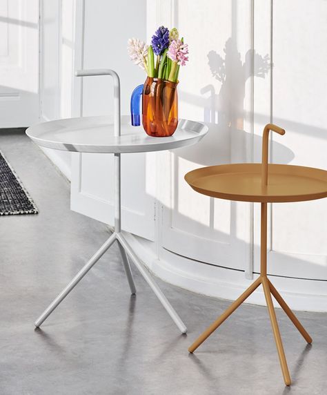 Coffee & side tables from HAY that radiate Scandinavian style - HAY Hay Side Table, Round Side Tables, Small Round Side Table, Traditional Coffee Table, Side Table Black, Wooden Side Table, Side Table Design, Metal Side Table, Small Coffee Table