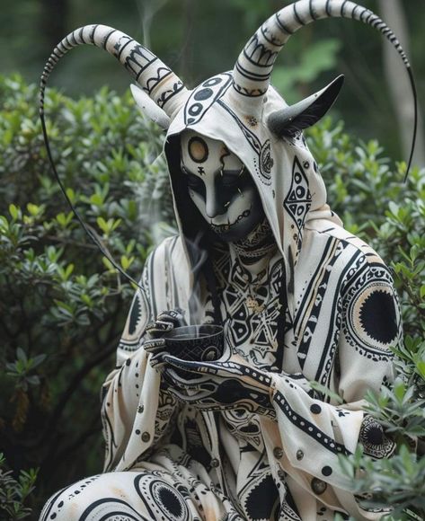 Female Krampus Cosplay, Sinister Pose Reference, Fantasy Mask Design, Krampus Cosplay, Shaman Aesthetic, Wendigo Costume, Forest Mask, Ghost Forest, Demon Cosplay