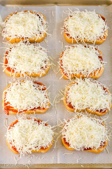 Pizza On Garlic Toast, Texas Garlic Toast Recipe, Texas Toast Pizza Oven, French Toast Pizza, Cheesy Texas Toast, Garlic Toast Pizza, Garlic Bread Pizza Texas Toast, Texas Toast Sandwich, Texas Toast Pizza