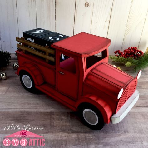 Hilda Designs: Camioneta Navideña en SDS Handmade Paper Cards, Paper Tea Cups, Flower Snowflake, Truck Crafts, Cardboard Car, Red Truck Decor, Wood Toys Plans, Cone Christmas Trees, Christmas Gingerbread House