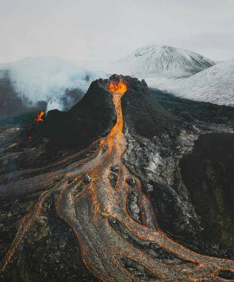 Volcanic Mountains, Beautiful Landscape Photography, National Photography, Earth Lover, Day And Time, Landscape Projects, Natural Home, Landscape Photographers, Volcano