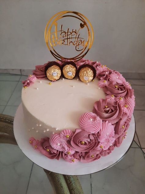 7x4 Cake, Mums Birthday Cake, Cakes For Moms, Heart Shape Cake Designs For Birthday, Birthday Cake Designs For Women, Pretty Birthday Cakes For Women, Birthday Cake Mom, Birthday Cake For Mum, Classic Birthday Cake