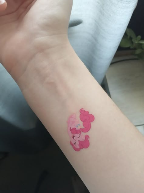 #pinkypie #tattoo #mlp Pie Tattoo, My Little Pony Tattoo, Peach Tattoo, Kawaii Logo, Mark Tattoo, Pink Tattoo, Gold Tattoo, Kawaii Tattoo, Pretty Tattoos For Women