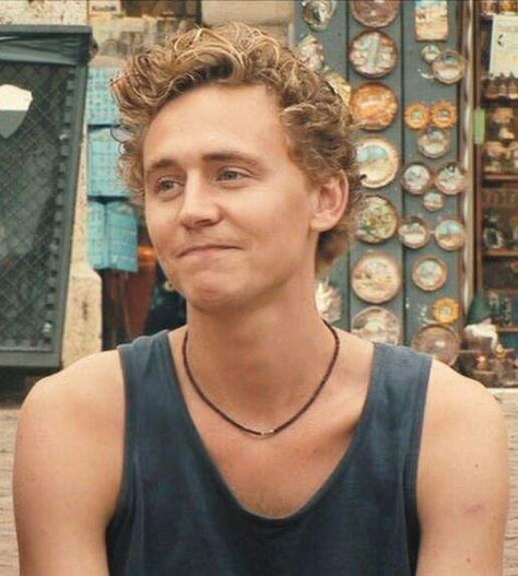 Unrelated Young Tom Hiddleston, Thor X Loki, Baby Toms, Crimson Peak, Thomas William Hiddleston, Dc Memes, Tom Hiddleston Loki, British Actors, Robert Downey Jr