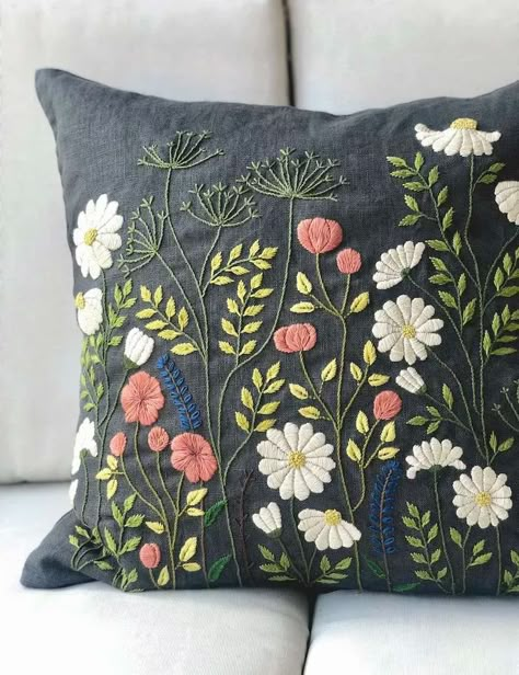 Simple Hand Embroidery, Cushion Embroidery, Pillow Covers Pattern, Hand Embroidered Pillows, Beginner Embroidery, Pillow Embroidery, Simple Hand Embroidery Patterns, Abstract Embroidery, Decorative Lumbar Pillows