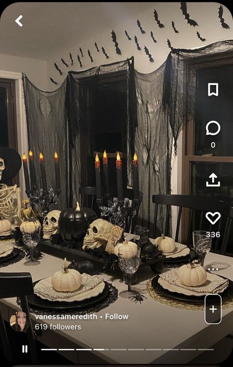 October Party Ideas, Goth Table, Halloween Sweet 16, Backyard Halloween Party, Dia De Los Muertos Party Ideas, Halloween Dessert Table, Haunted Manor, Creepy Halloween Party, Halloween Decor Party