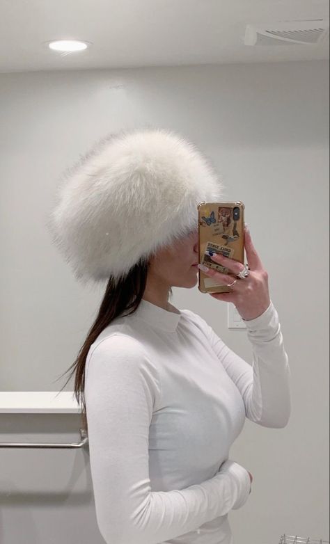 Fur Hat Outfit, Winter Hat Outfit, White Fur Hat, Cold Weather Attire, Stylish Winter Hats, Cossack Hat, Russian Clothing, Winter Fur Hat, Russian Hat