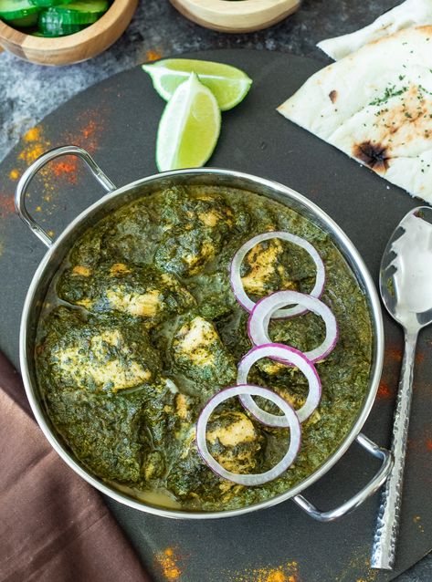 Saag Wala Chicken or Palak Chicken (How to make Palak Chicken) Palak Chicken Recipe, Saag Chicken, Palak Chicken, Woman Cooking, Video Cooking, Tandoori Roti, Spinach Chicken, Food Fusion, Cooking Stuff