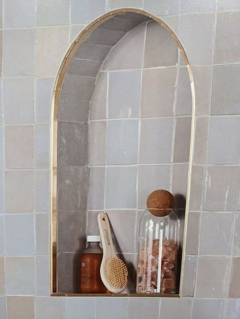 Arched shower niche with gold schluter trim Schluter Trim, Bathroom Niche, Gold Shower, Outdoor Bath, Shower Niche, Bathroom Shower Tile, Bathroom Inspiration Decor, Big Houses, Shower Design