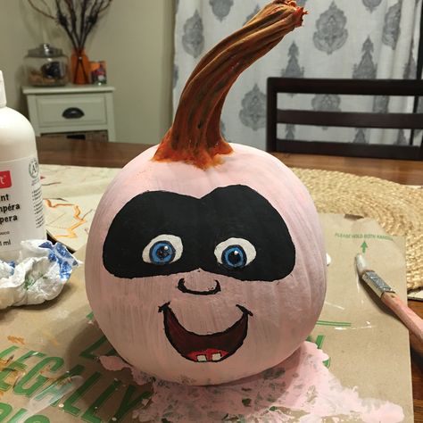 Incredibles Pumpkin Painting, Creative Pumpkin Painting, No Carve Pumpkin Decorating, Pumpkin Decorating Contest, Creative Pumpkins, Pumpkin Carving Templates, Jack And Jack, Halloween News, Trunk Or Treat