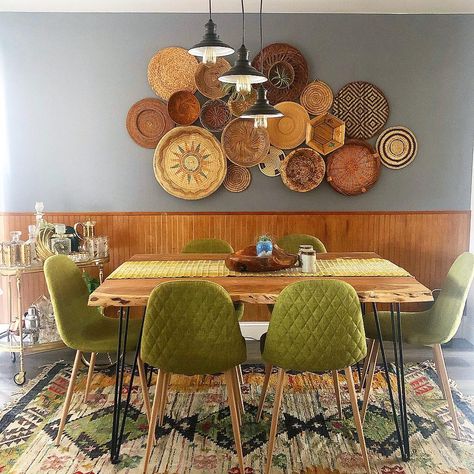 Remember the basket wall from my old kitchen, my rug from my old living area and my chairs from from my old dining room!? Paired with my… Room Decor Dollar Tree, Basket Walls Boho, Mirror Living Room Wall, Boho Chic Dining Room, Old Dining Room, Basket Walls, Trendy Dining Room, Dining Room Wall Color, Room Decor Curtains