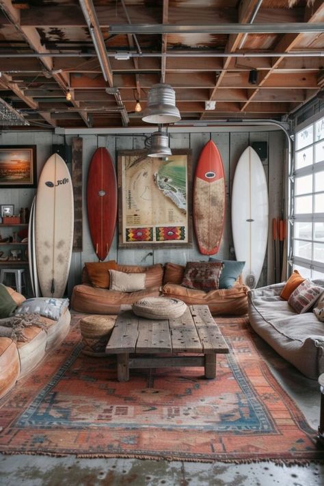 Surf Shack Interior, Surf Style Home, Surf Cowboy, Surf Room Decor, Boho Beach House, Surfboard Rack, Surf Room, Surfboard Decor, Coastal Country