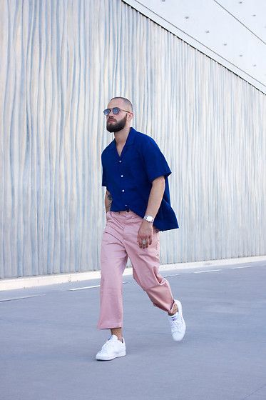 Pink Chinos, Men With Street Style, Best Mens Fashion, Style Photo, Men Street, Mens Trends, Pink Pants, Mens Street Style, Modern Man