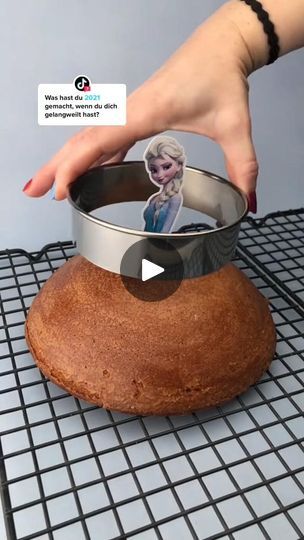 Easy Elsa Cake, Elsa Diy, Elsa Frozen Cake, Cake Elsa, Elsa Torte, Elsa Birthday Cake, Elsa Cake Frozen, Movie Cake, Disney Frozen Cake