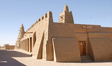 Unknown to most people, hundreds of smaller kingdoms have popped up throughout Africa's history, with some eventually growing into powerful empires. These Songhai Empire, African Empires, Vernacular Architecture, Walk The Earth, Cultural Architecture, African History, Traditional Architecture, Islamic Architecture, In The Desert