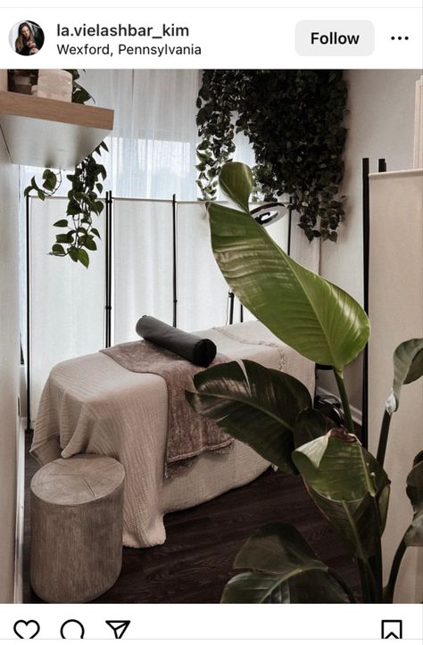 Tropical Esthetician Room, Simple Esthetician Room, Sage Green Esthetician Room, Green Lash Room, Small Massage Room Ideas, Holistic Salon, Solo Esthetician Room, Day Spa Decor, Wax Room