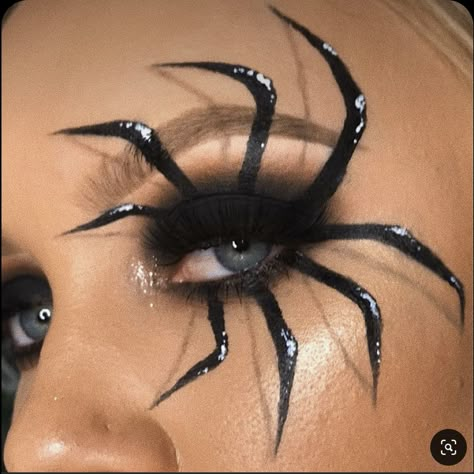 Witch Make Up Halloween Aesthetic, Spider Eyes Makeup, Spider Eye Makeup Halloween, Spider Web Makeup Easy, Spiderweb Makeup Halloween, Spider Face Makeup, Spider Make Up, Purple Halloween Makeup, Spider Makeup Looks