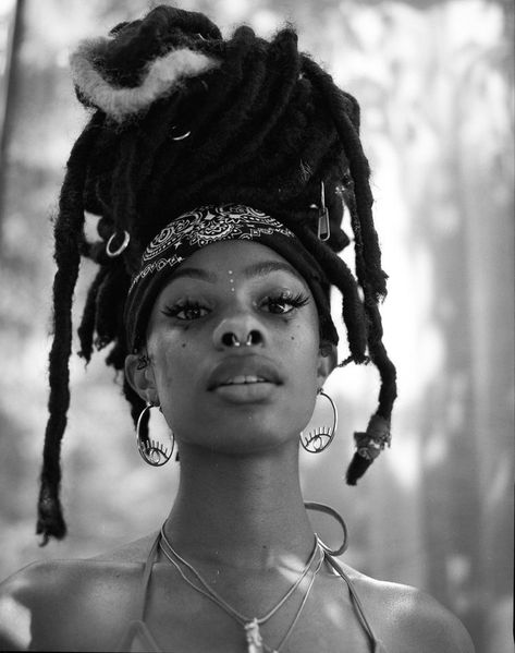 Afrique Art, Dreadlock Hairstyles, Afro Punk, Poses References, Locs Hairstyles, Hair Reference, Profile Photo, Brown Skin, Black Is Beautiful