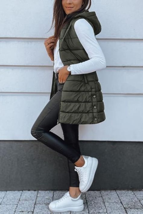 Long Vest Puffer, Long Puffer Vest Outfit, Winter Puffer Vest, Vest Outfits For Women, Vest Puffer, Look Boho Chic, Mode Tips, Winter Puffer, Mode Boho