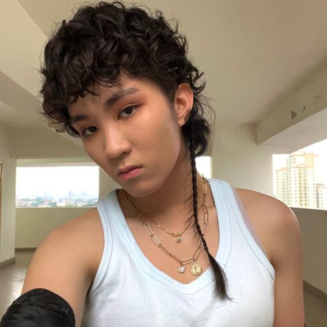 #mullet #curlymullet #padawanbraid #androgynous #masc #tomboy #hairstyles Padawan Hairstyle, Pigtail Braids Short Hair, Mullet With Braids, Braided Mullet, Mullet Braids, Padawan Braid, Androgynous Hairstyles, Hairstyles Mullet, Loose Perm