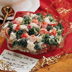 This Christmas Crunch Salad, which serves 16 to 18 is the perfect make ahead salad for a crowd. It's the perfect colors to add to your Christmas table and will have everyone singing your praises. Christmas Crunch, Christmas Salad, Crunch Salad, Make Ahead Salads, Salads For A Crowd, Christmas Salads, Fresh Fruit Recipes, Crunchy Salad, Inspired Recipes