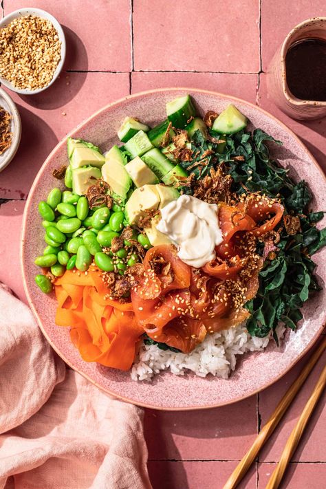 Super Fast Smoked Salmon Poke Bowls Fluffy White Rice, Salmon Poke Bowl, Best Smoked Salmon, Crunchy Vegetables, Poke Bowl Recipe, Dinner Recipes Healthy Family, Salmon Poke, Plant Based Recipes Dinner, Fluffy Rice