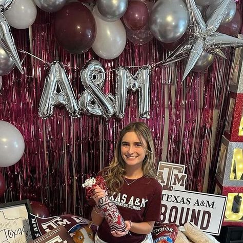 Bling Bottles for College or ANY Occasion on Instagram: "Contrara @ashley__behar on Texas A&M!!! ❤️🤍🍾🎉 You killed this bed party!!! #texasamaggies #goaggies #bedparty" Texas A&m Party Decorations, Texas A&m Party, Aggie Party, Texas A M Graduation Parties, Gig Em Aggies, College Bedding, College Parties, Dream College, Texas A&m