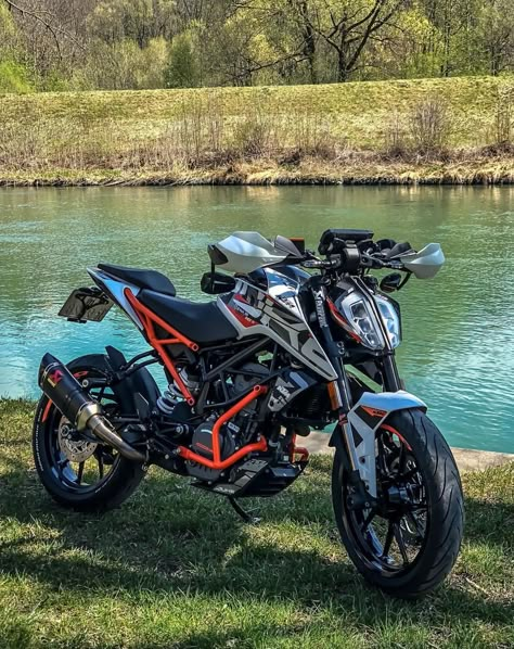 Duke Motorcycle, Duke 250, Ktm Supermoto, Moto Wallpapers, Ktm Duke 200, Duke Bike, Motorbike Art, Ktm Motorcycles, Mustang Wallpaper