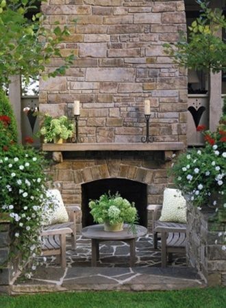 Cozy Outdoor Fireplaces - http://homechanneltv.blogspot.com/2015/09/cozy-outdoor-fireplaces.html Outdoor Firepits, Cavo Tagoo Mykonos, Fireplace Seating, Patio Fireplace, Outdoor Living Rooms, Diy Outdoor Decor, Casa Exterior, Sprinklers, Outside Living