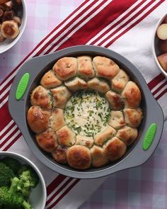 Monkey Bread Brie Fondue Recipe by Tasty Brie Fondue, Fondue Recipes, Brie Cheese, Monkey Bread, Potluck Recipes, Appetizer Dips, Yes Please, Appetizers For Party, Pizza Recipes