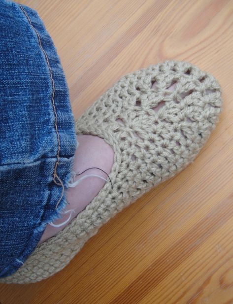 Chrochet Slippers, Crochet Slippers Pattern, Mens Slippers Pattern, Crochet Ballet, Diy Crochet Slippers, Crocheted Slippers, Easy Crochet Slippers, Slipper Pattern, Crochet Slipper