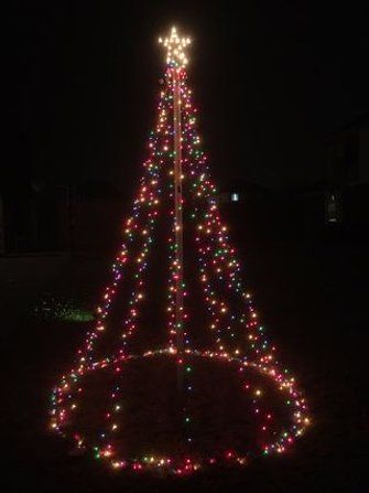 10 Ft Outdoor Christmas Light Tree Decoration: 6 Steps (with Pictures) Christmas Light Tree, Outdoor Christmas Diy, Christmas Lights Outside, Lights Outside, Christmas Outside, Diy Christmas Lights, Light Tree, Outside Christmas Decorations, Hanging Christmas Lights