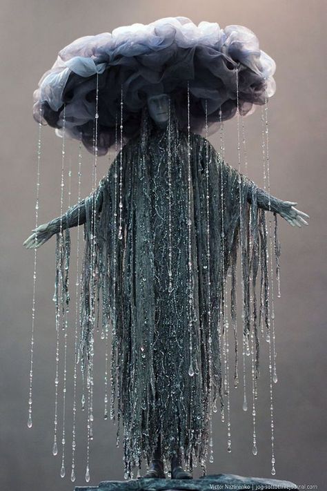 Submission to 'Halloween Costumes'. This is from boredpanda, this was Rain Cloud Costume, Halloween Costume Unique, Rain Costume, Karneval Diy, Cloud Costume, Makeup Zombie, Jellyfish Costume, Jellyfish Illustration, Jellyfish Photography