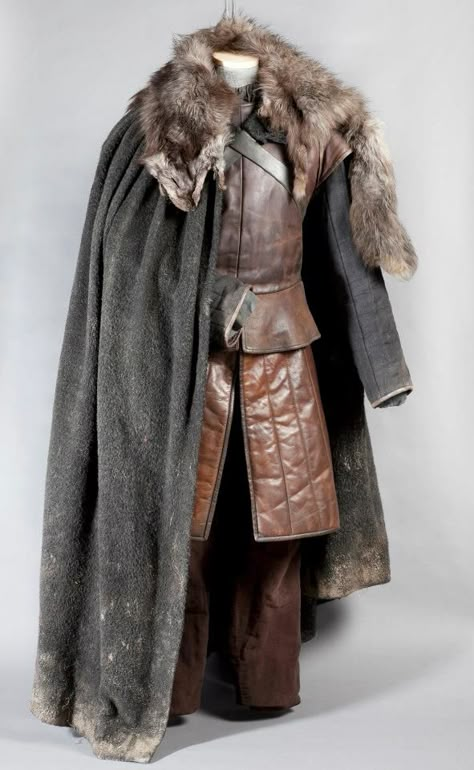 Robb Stark's cloak and riding leathers, Game of Thrones Got Costumes, Game Of Thrones Costumes, Robb Stark, Medieval Clothes, Larp Costume, Leather Armor, Medieval Costume, Medieval Clothing, Game Costumes