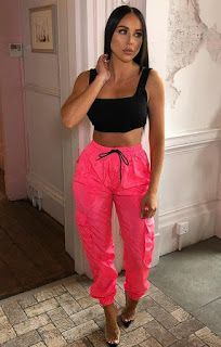 ac796a52db3f16bbdb6557d3d89d1c5adesc50965776ri Neon Fits, Ropa Color Neon, Neon Pink Pants, Neon Party Outfits, Pink Pants Outfit, Looks Hip Hop, Pink Cargo Pants, Fest Outfits, Neon Outfits