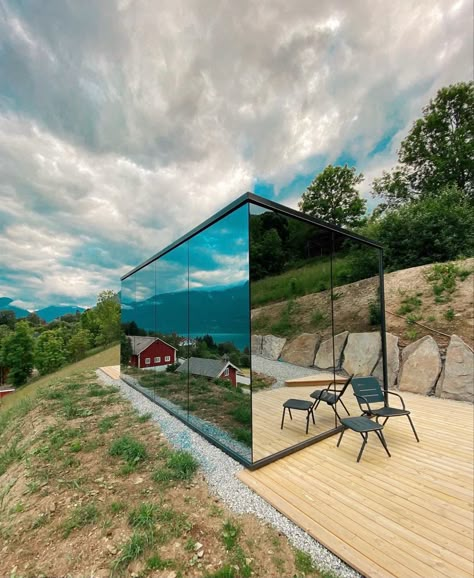 Box Architecture, Modern Glass House, Glass Cabin, Shipping Container Cabin, Flat Roof House, Exterior Doors With Glass, Shelter Design, Modern Barn House, Mirror House