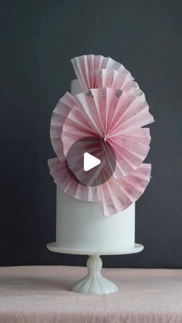 Wafer Paper Tutorial, Crepe Paper Flowers Tutorial, Paper Fan Decorations, Wafer Paper Flowers, Wafer Paper Cake, Fan Decoration, Crepe Paper Flowers, January 3, Wafer Paper