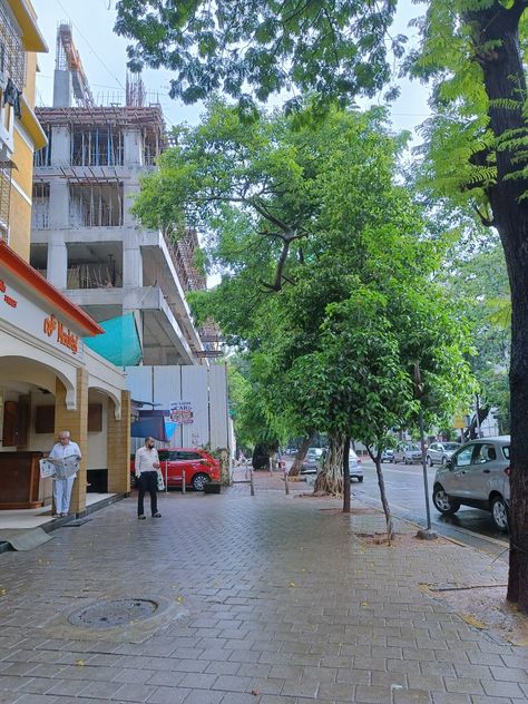 The area in matunga usually crowded in day time but during early morning sends us a calm peaceful vibes #mumbai #peace Peaceful Vibes, Makeup And Beauty Blog, Day Time, Day And Time, Early Morning, Beauty Blog, Mumbai, Rush, Street View