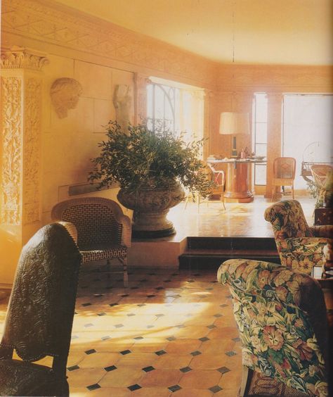 The Rome residence of Elsa Peretti designed by Renzo Mongiardino. Photo by Oberto Gili for House & Garden, 1986. Nancy Lancaster, Yellow Rooms, 1950s Interior, English Country House Style, Victorian Greenhouse, Mario Buatta, Drawing Rooms, Traditional Chic, English Interior