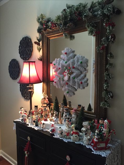 Snowman Collection Display Ideas, Snowman Display Ideas, Figurine Collection Display, Snowman Display, Vintage Christmas Snowman, Figurine Display, Christmas Snowmen, Snowman Figurine, Figurine Collection