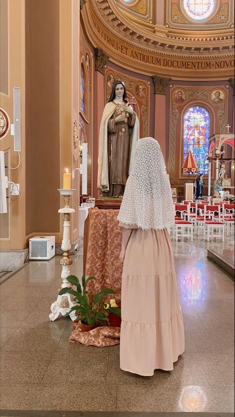 Mass Outfits Catholic, Catholic Woman Aesthetic, Modest Catholic Outfits, Orthodox Christian Veil, Catholic Mass Outfit, Christian Veiling Outfits, Catholic Outfits, Catholic Church Aesthetic, Catholic Veiling