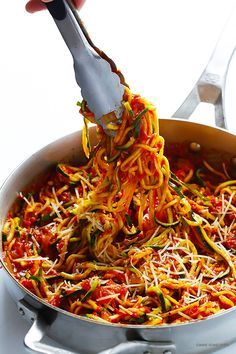 Zoodles Marinara (Zucchini Noodles with Chunky Tomato Sauce) -- easy to make, and SO delicious! | gimmesomeoven.com Chunky Tomato Sauce, Marinara Recipe, Zucchini Noodle Recipes, Zoodle Recipes, Gimme Some Oven, Veggie Noodles, Easy Zucchini, Spiralizer Recipes, Zucchini Pasta