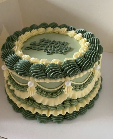 Heart Cake Designs, Vintage Cake Decorating, Green Birthday Cakes, Vintage Heart Cake, Bolo Vintage, Cake Png, Vintage Birthday Cakes, Pastel Cakes, Green Cake