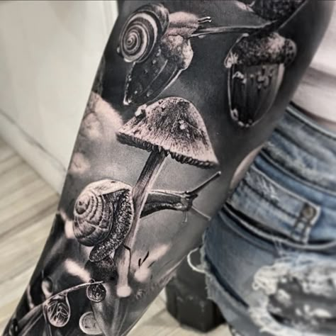 Thomas Carli Jarlier, Robin Tattoo, Arm Sleeve Tattoos For Women, Nature Tattoo Sleeve, Animals Tattoo, Deer Tattoo, Forest Tattoos, Nature Tattoo, Mandala Tattoo Design